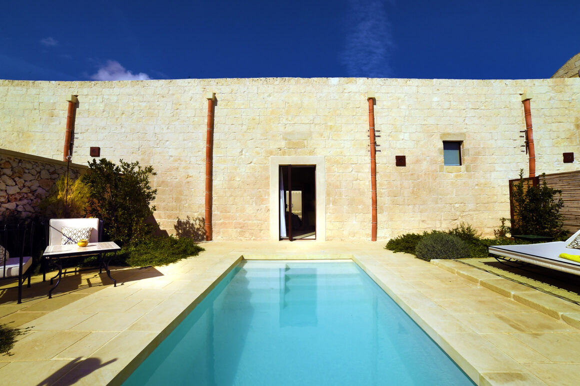 Masseria Corte degli Aromi Otranto suite lavanda giardino piscina esterna