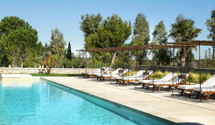 Masseria Corte degli Aromi Otranto piscina lettini